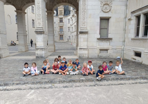 LES ELEVES DE L'ECOLE AU CHÂTEAU DE PAU